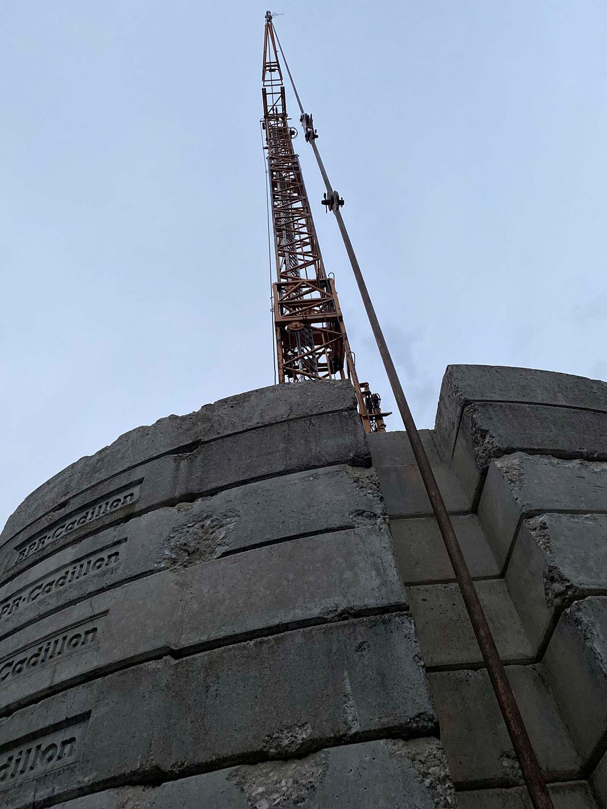 Kran aufgebaut - leider am falschen Platz Kran aufgebaut - leider am falschen Platz