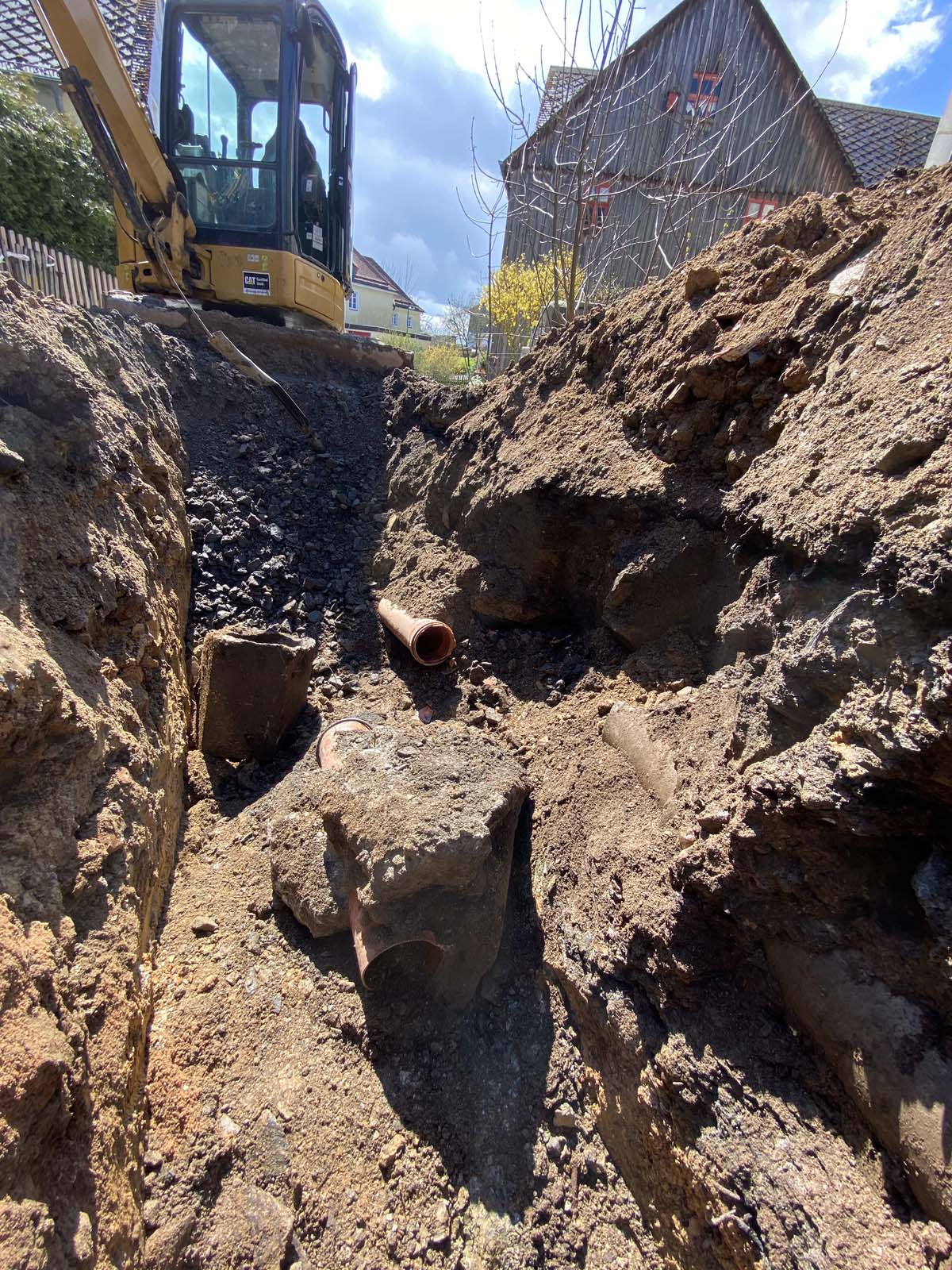 Anschlussrohr zum städtischen Kanal sichtbar Anschlussrohr zum städtischen Kanal sichtbar