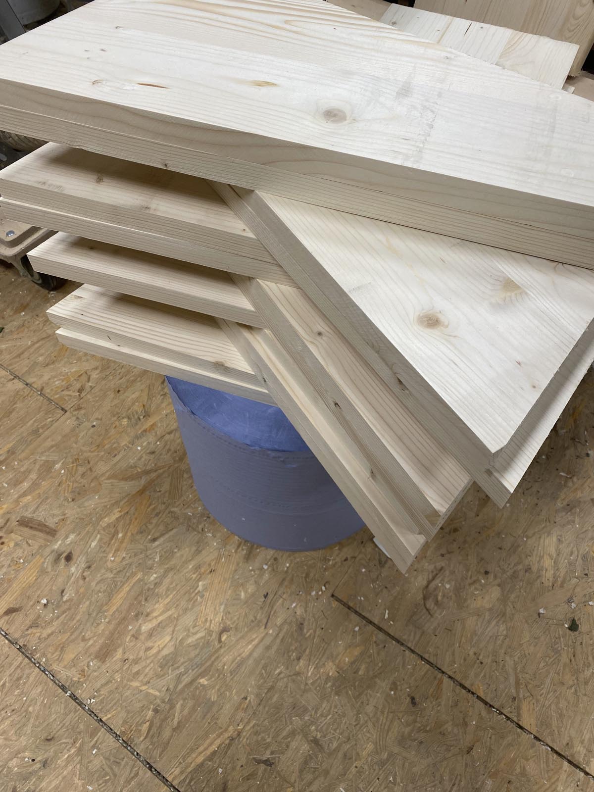 Stapeln für die Kantenschleifmaschine Stapeln für die Kantenschleifmaschine