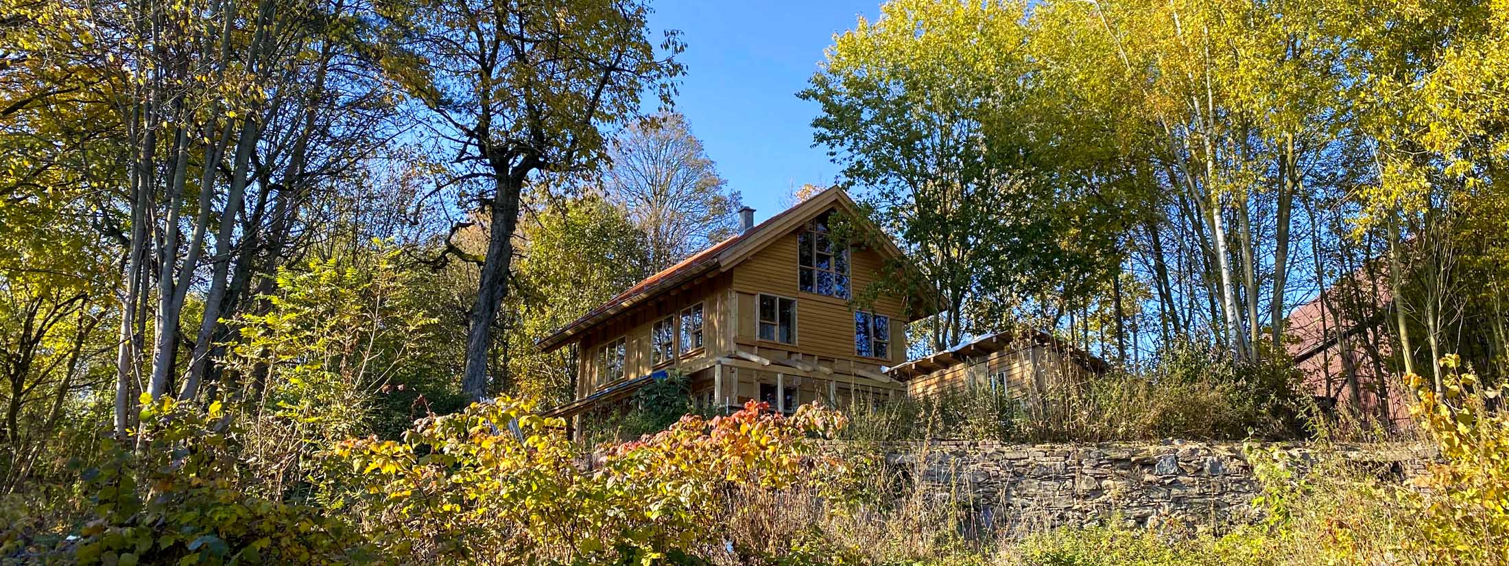Holzskeletthaus - Vordach im Osten ... Vordach im Osten ...