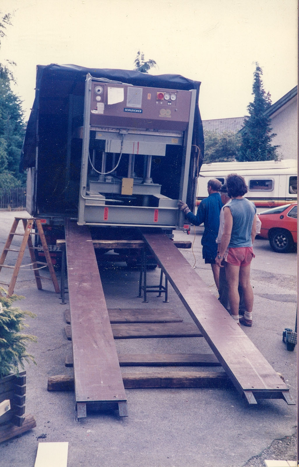 wie bei den Ägyptern, die Presse wiegt über 3,5 Tonnen. wie bei den Ägyptern, die Presse wiegt über 3,5 Tonnen.